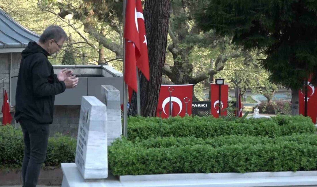 Şehitlikte hüzünlü bayram BURSA'DA ŞEHİT YAKINLARI, BAYRAM ZİYARETLERİNİN İLKİNİ ŞEHİTLERİNİN KABRİNE YAPTI. KİMİ