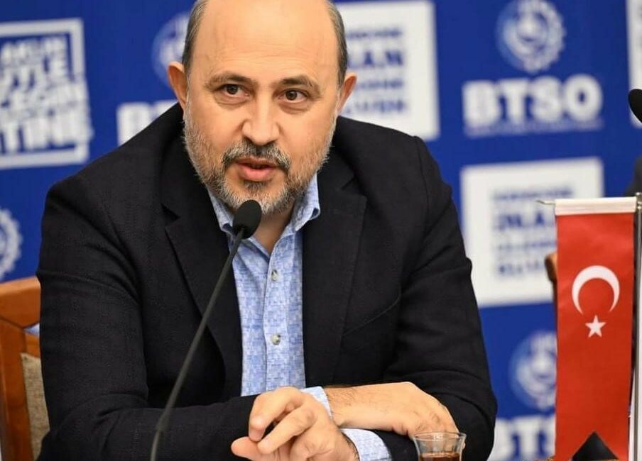 Uludağ Ekonomi Zirvesi için ’BTSO Business School’ önerisi ULUDAĞ EKONOMİ ZİRVESİ’NİN, SON YILLARDA SAPANCA’DA YAPILMASININ BURSA’YA HAKSIZLIK OLDUĞUNU