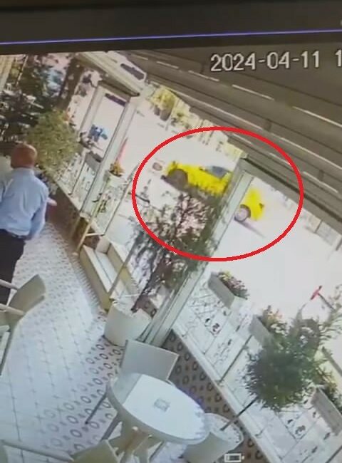 Yanlış yerden dönen taksiye çarparak takla attı BURSA’DA MOTOSİKLET SÜRÜCÜSÜ, YANLIŞ YERDEN ‘U’ DÖNÜŞÜ ALAN TAKSİYE ÇARPTI.