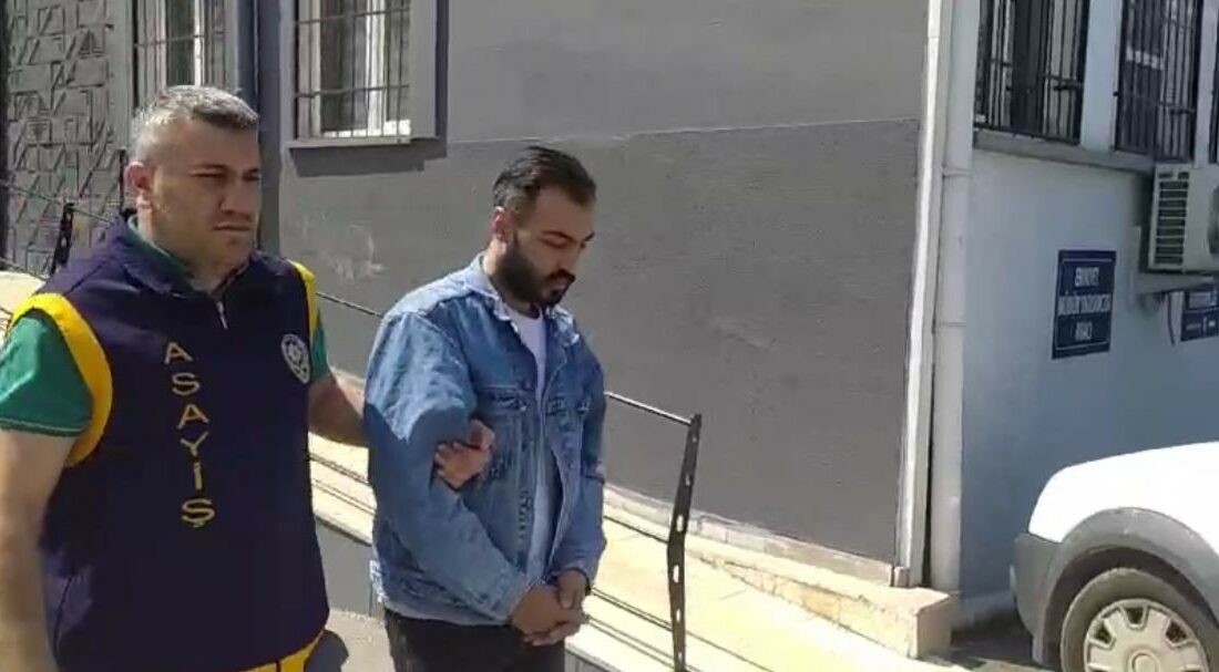 Yardımsever hırsız kamerada ÖNCE YARDIM ETTİ, SONRA ARACI ÇALIP KAYIPLARA KARIŞTI