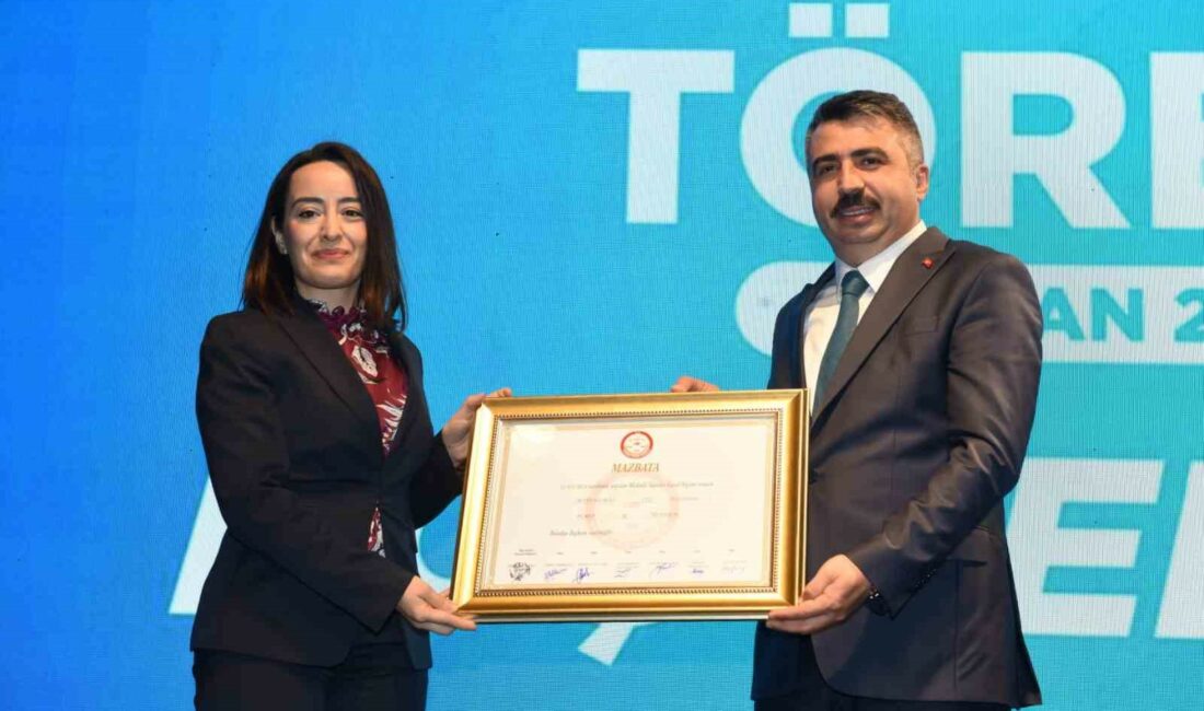 Oktay Yılmaz mazbatasını aldı Yıldırım Belediye Başkanı Oktay Yılmaz, mazbatasını aldı.