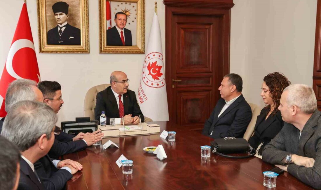 Zeytinbağı ortaokulu için ilk imzalar atıldı MUDANYA ZEYTİNBAĞI MAHALLESİ'NE YAPILACAK OLAN ORTAOKUL PROJESİNİN İMZALARI, VALİ MAHMUT