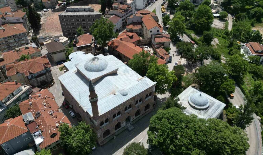 658 yıllık tarihi cami ucube yapıların arasında kurtarılmayı bekliyor BURSA’DA 658 YILLIK TARİHİ I. MURAD HÜDAVENDİGAR CAMİ’NİN GEÇTİĞİMİZ AYLARDA
