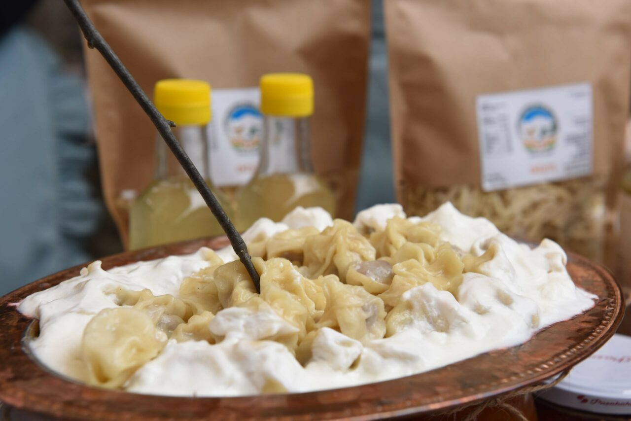 YILDIRIM’DA ZEYNİLER KÖYÜ’NÜN MARİFETLİ KADINLARI, TARİHTEN GÜNÜMÜZE GELEN AHISKA TÜRKLERİ’NE