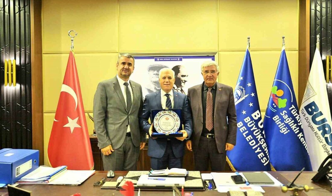 BURSA BÜYÜKŞEHİR BELEDİYE BAŞKANI MUSTAFA BOZBEY’İ ZİYARET EDEN ANASİAD YÖNETİM
