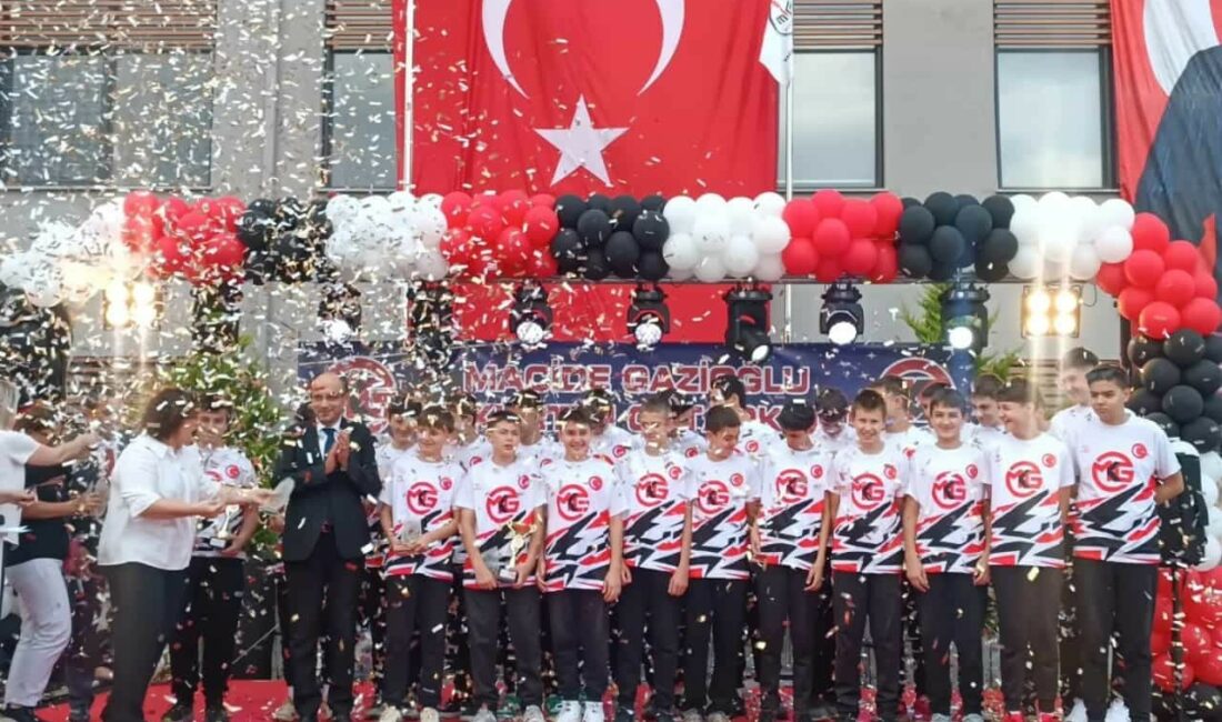 Başarılı öğrenciler ödüllendirildi MACİDE GAZİOĞLU KÜKÜRTLÜ ORTAOKULU ÖĞRENCİLERİNİN SPOR, KÜLTÜR, BİLİM VE SANAT