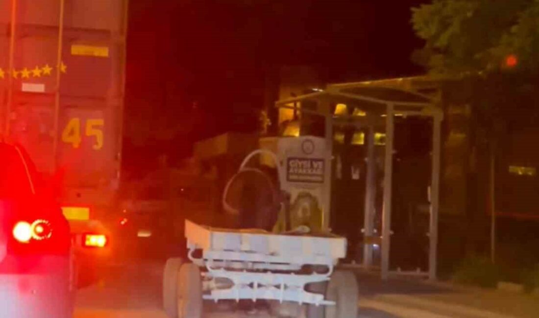 Başıboş at arabası şehir turu attı, görenler şaştı kaldı BURSA'DA BAŞIBOŞ AT ARABASI ŞEHİR MERKEZİNDE TUR ATARKEN O ANLAR