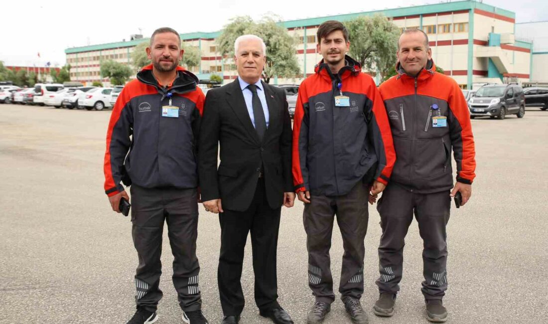 Bursa Büyükşehir Belediye Başkanı Mustafa Bozbey, Bursa’da yol kenarındaki otoparkların