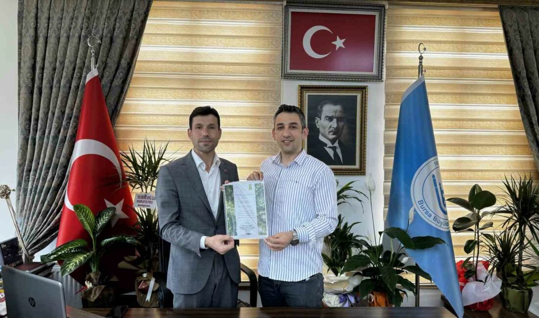 Başkan ilk maaşını kendine değil öğrencilere ayırdı BAŞKAN KAMİL TURHAN İLE BÜGED BAŞKANI EMRAH SEYREK