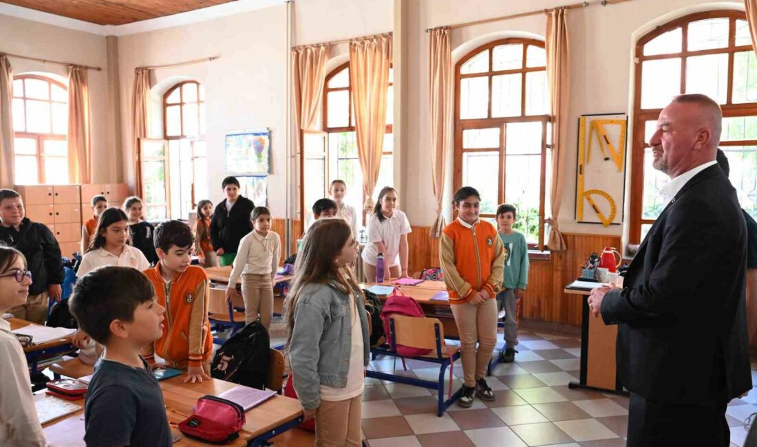 Başkan Karabatı, Sınıf Başkanı Zehranur’un seçim vaadini yerine getirdi KARACABEY BELEDİYE BAŞKANI FATİH KARABATI ZEHRANUR'UN SINIFINI ZİYARET ETTİ