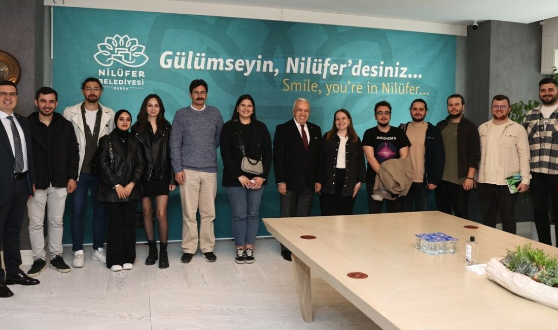 Başkan Şadi Özdemir’den gençlere ’Yanınızdayız’ mesajı BURSA ULUDAĞ ÜNİVERSİTESİ ÖĞRENCİ TOPLULUKLARINI MAKAMINDA KABUL EDEN NİLÜFER BELEDİYE