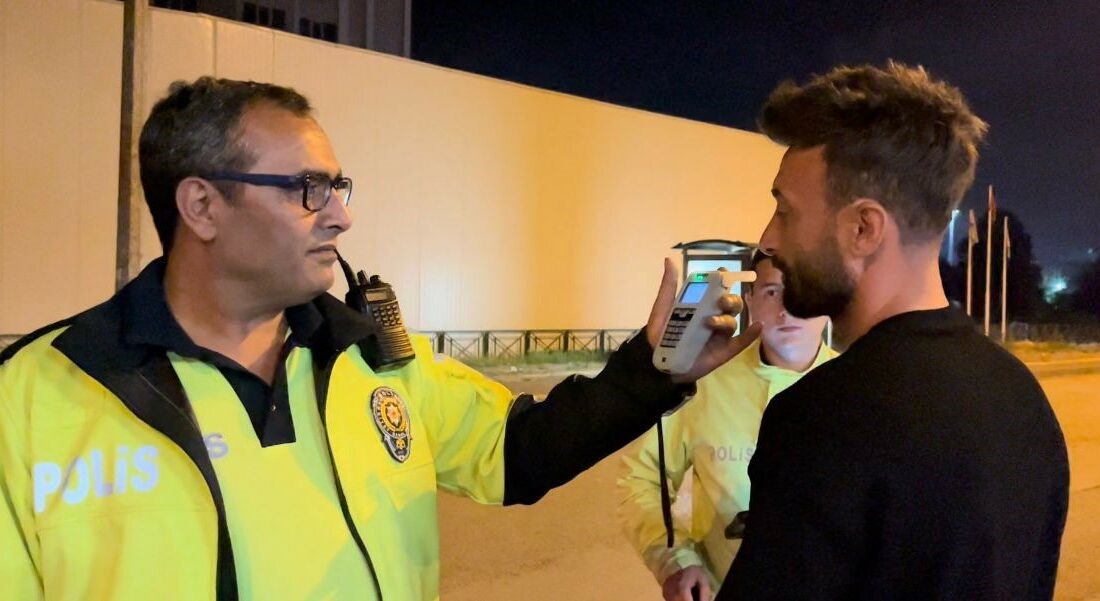 Bursa’da alkolmetreyi görünce dili tutuldu BÖYLE SABIR SINAVI GÖRÜLMEDİ...ALKOLMETREYİ GÖRÜNCE DİLİ TUTULDU