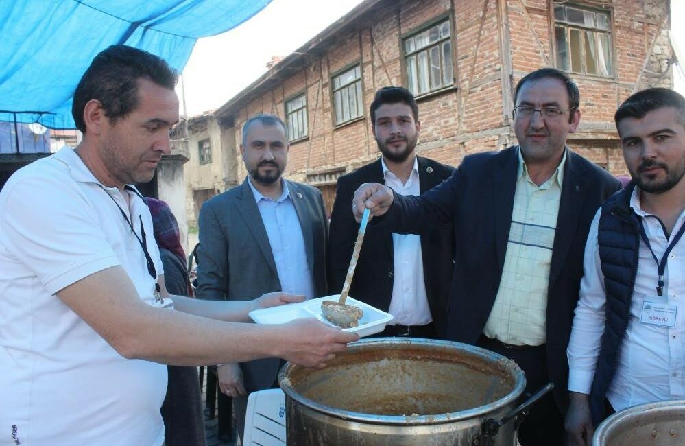 Bu yemek 671’inci defa pişecek BURSA'NIN KELES İLÇESİNE BAĞLI SORGUN MAHALLESİ'NDE 670 YILDIR PİŞEN YEMEK