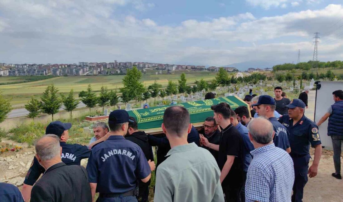 Burdur’da meydana gelen kazada hayatını kaybeden genç toprağa verildi BURDUR’DA KONTROLDEN ÇIKAN OTOMOBİL, REFÜJÜ AŞIP KARŞI ŞERİDE GEÇEREREK, BİR
