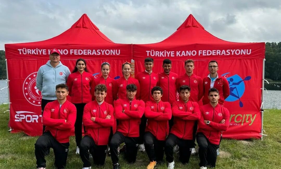 Bursa Büyükşehir Belediyesporlu kanocular Slovakya’dan 4 madalyayla döndü SLOVAKYA’DA DÜZENLENEN DURGUNSU KANO 37. ULUSLARARASI BRATİSLAVA YARIŞLARINDA BURSA BÜYÜKŞEHİR