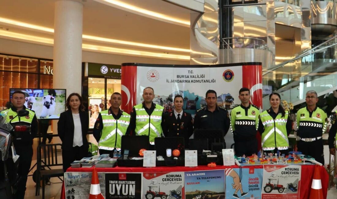 Bursa İl Jandarma Komutanlığı vatandaşları bilgilendirdi BURSA İL JANDARMA KOMUTANLIĞI TRAFİK HAFTASI ÇERÇEVESİNDE STANT AÇARAK VATANDAŞLARA