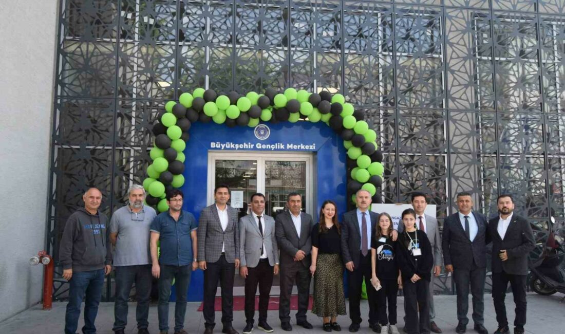 Bursa Orhangazi’de fen ve resim sergisi ORHANGAZİ ORTAOKULU TARAFINDAN ORHANGAZİ KÜLTÜR MERKEZİNDE ‘FENCE EĞLENCESİ VE RESİM