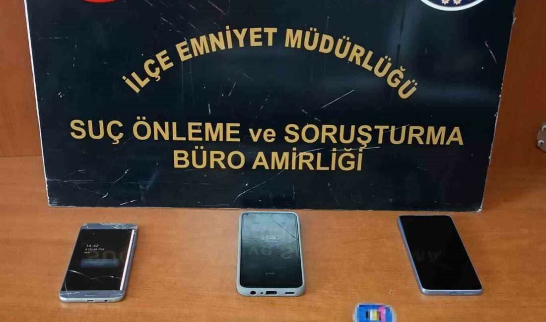 Bursa polisi uyuşturucu tacirlerine göz açtırmadı BURSA'NIN OSMANGAZİ İLÇESİNDE UYUŞTURUCU MADDE TİCARETİNE YÖNELİK YAPILAN OPERASYONDA 8