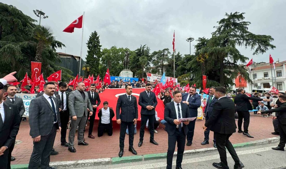 Bursa Ülkü Ocaklarından 19 Mayıs yürüyüşü BURSA ÜLKÜ OCAKLARI 19 MAYIS İÇİN YÜRÜDÜ