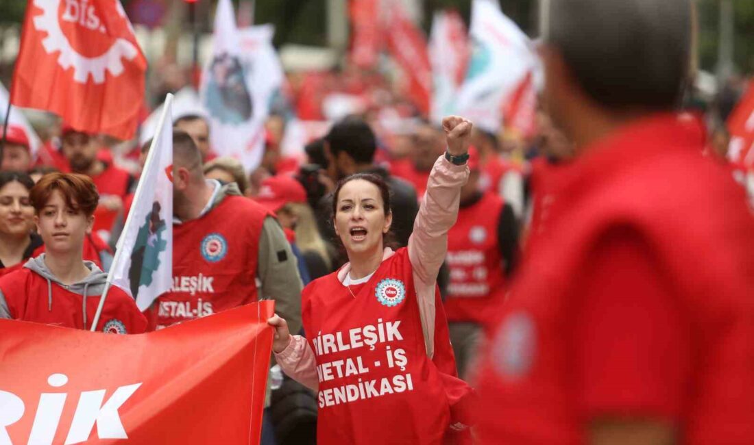 Bursa’da 1 Mayıs coşkusu yaşandı DÜNYANIN BİRÇOK YERİNDE KUTLANAN 1 MAYIS EMEK VE DAYANIŞMA GÜNÜ