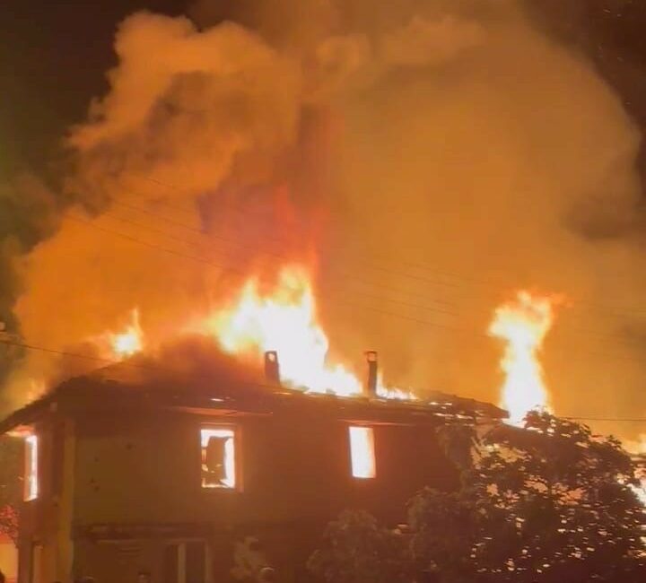 Bursa’da 3 ev küle döndü Bursa’nın İnegöl ilçesinde çıkan yangında 3 ev küle döndü.