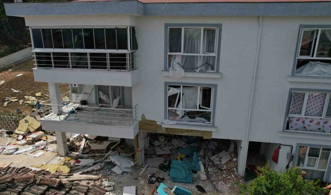 Bursa’da doğal gaz patlamasıyla ilgili flaş gelişme: “Binayla birlikte eşimi de havaya uçurmak istedi” BURSA'DA EŞİNDEN AYRILAN VE PSİKOLOJİK SORUNLARI OLDUĞU ÖNE SÜRÜLEN KİRACI,