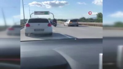 Bursa’da düğün konvoyu yolu kapattı, sürücüler çileden çıktı Bursa’da düğün konvoyu yapan grup trafiği durma noktasına getirirken, diğer