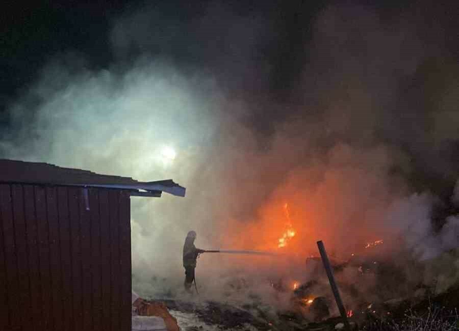 Bursa’nın Yıldırım ilçesindeki bir geri dönüşüm tesisinde yangın çıktı.