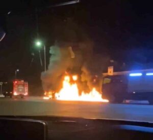 Bursa’da hafif ticari araç yandı Bursa’nın Mudanya ilçesinde hafif ticari araç yandı.