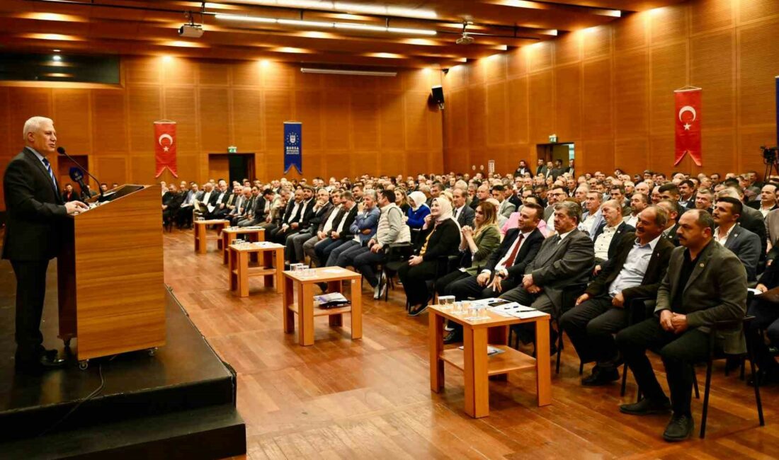 Bursa’da muhtarlarla büyük buluşma Bursa Büyükşehir Belediye Başkanı Mustafa Bozbey, 17 ilçede göreve seçilen