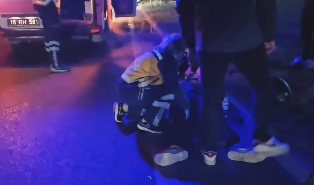 BURSA'DA SEYİR HALİNDEKİ MOTOSİKLET SÜRÜCÜSÜ, OTOMOBİLE ÇARPTI. KAZADA MOTOSİKLET SÜRÜCÜSÜ