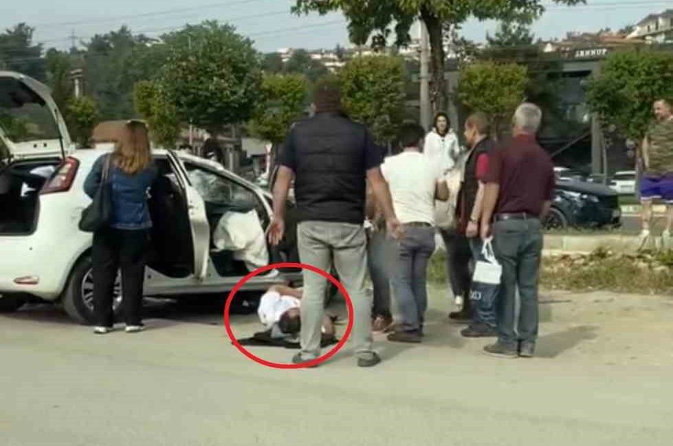 Bursa’da takla atan otomobilde 2 kişi yaralandı BURSA'DA SEYİR HALİNDEKİ İKİ OTOMOBİL ÇARPIŞTI. KAZA SONRASI TAKLA ATAN