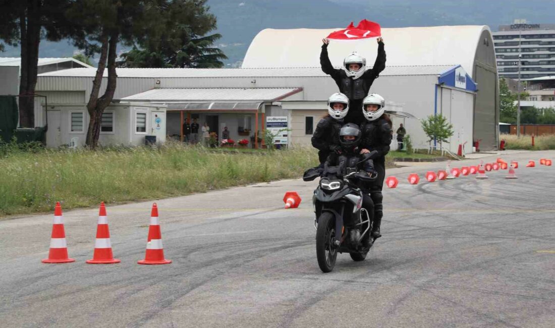 YUNUS POLİSİ OLMAYA HAK KAZANAN PERSONELİN YAPTIĞI GÖSTERİ NEFESLERİ KESTİ.