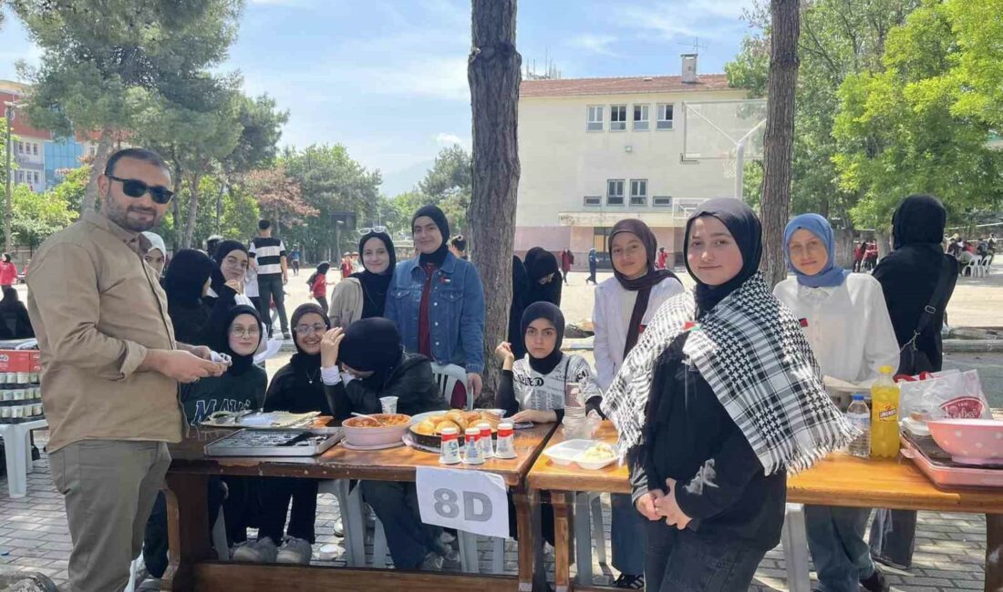 Bursa’dan Filistin’e yardım ORHANGAZİ İMAM HATİP ORTAOKULU AİLE BİRLİĞİ OKUL BAHÇESİNDE FİLİSTİN YARARINA