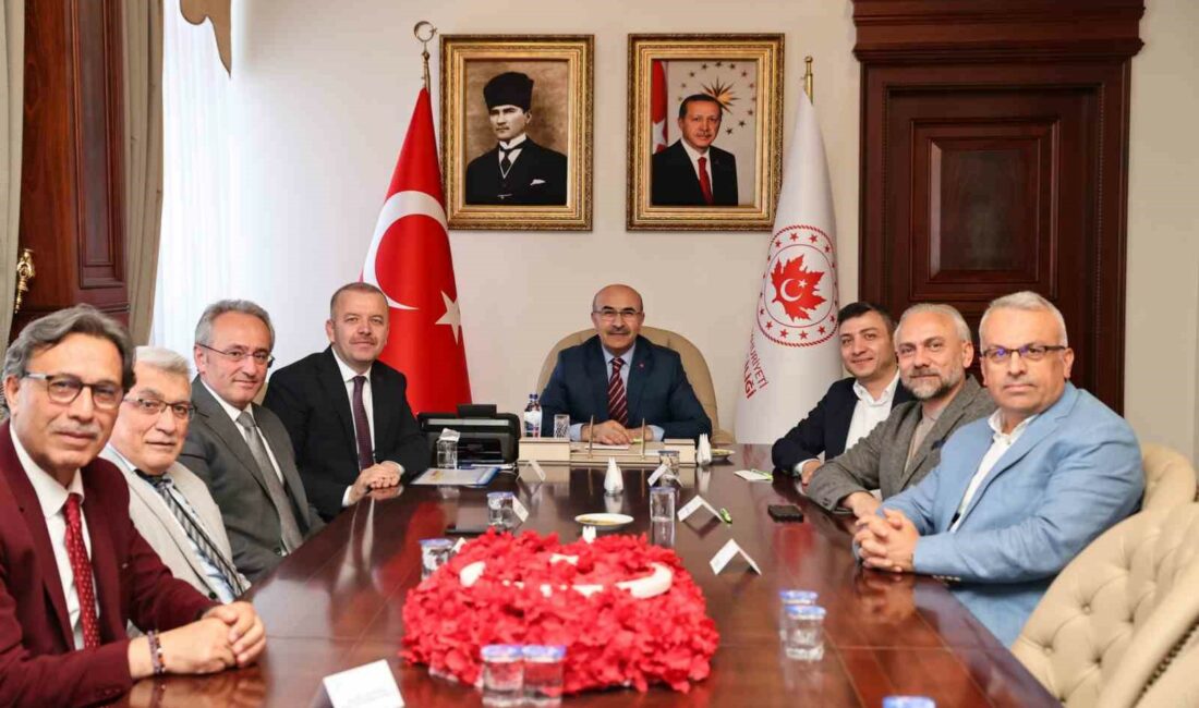 Çalı Mahallesine mesleki lise için imzalar atıldı BURSA VALİSİ MAHMUT DEMİRTAŞ VE HAYIRSEVER SAMET KURUMAHMUT ARASINDA ÇALI