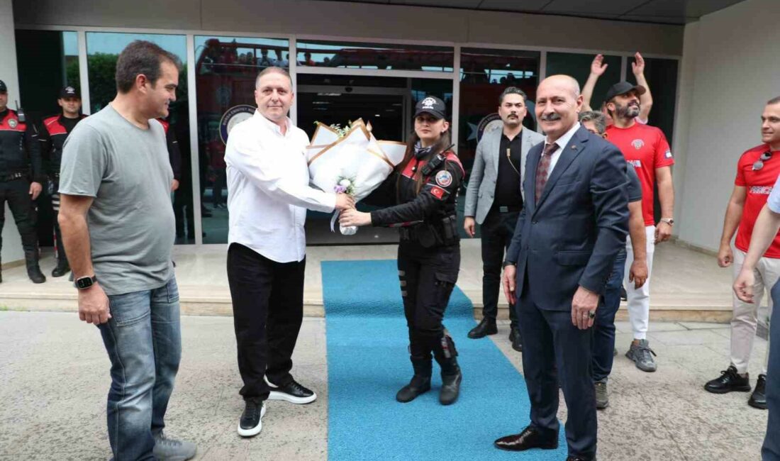 Emniyet Spor Kulübü’nden İl Emniyet Müdürlüğü ziyareti BURSA EMNİYET SPOR KULÜBÜ YÖNETİMİ, İL EMNİYET MÜDÜRLÜĞÜNE ZİYARETTE BULUNDU.