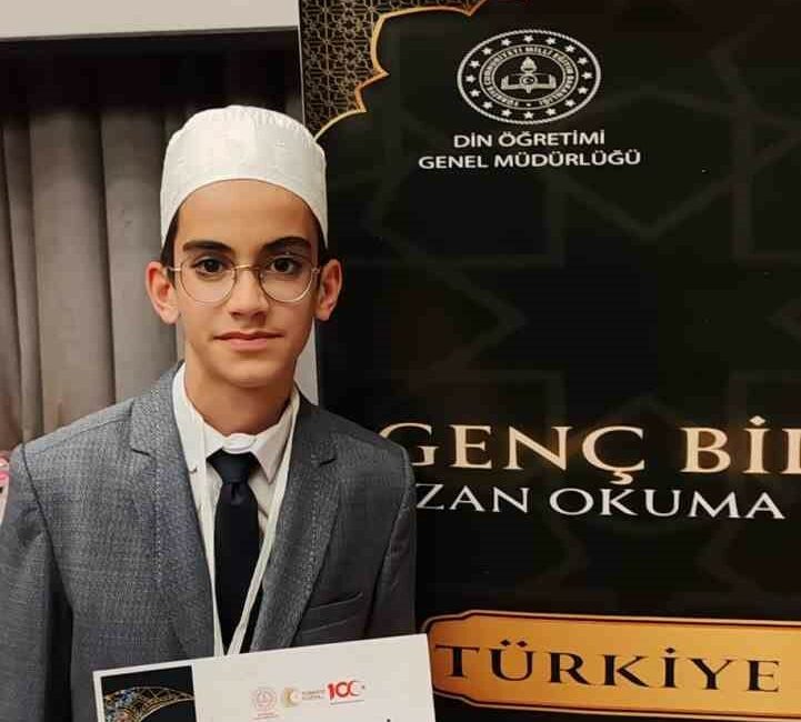 Ezanı Güzel Okuma Yarışması’nın Türkiye birincisi Bursa’dan BURSA MERKEZ ANADOLU İMAM HATİP LİSESİ 7. SINIF ÖĞRENCİSİ ALİ