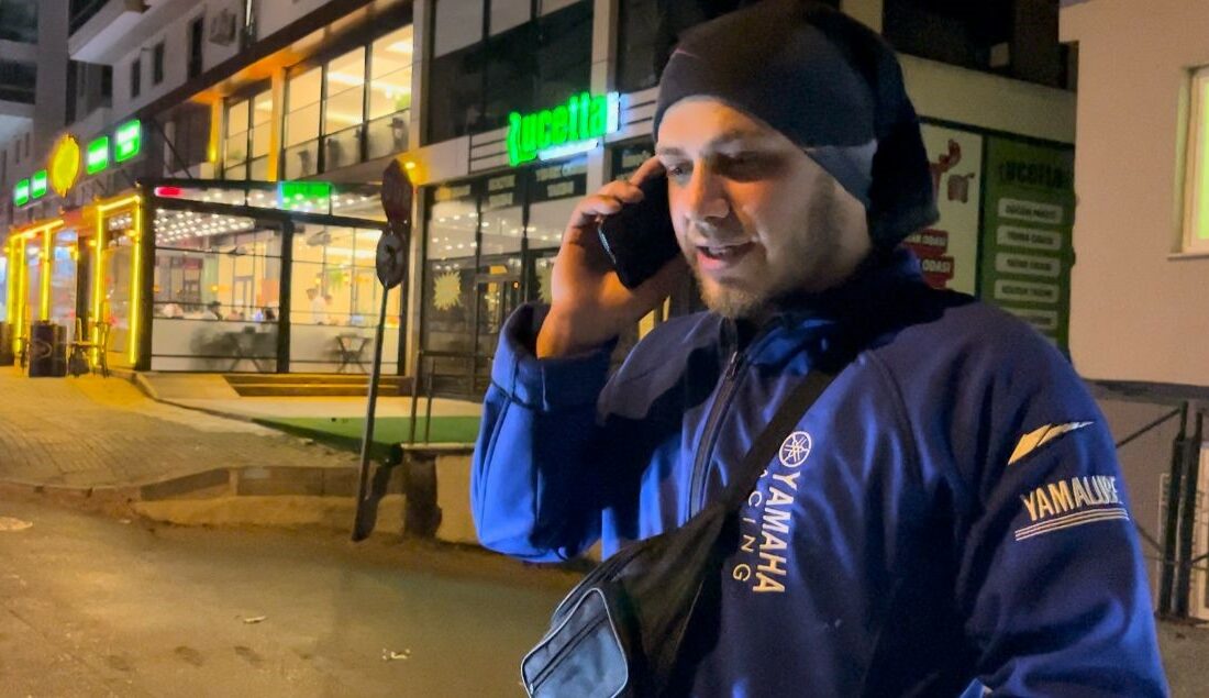 BURSA’DA BİR MOTOKURYE ARKA ARKAYA GELEN TRAFİK CEZALARINA TEPKİ GÖSTERDİ.