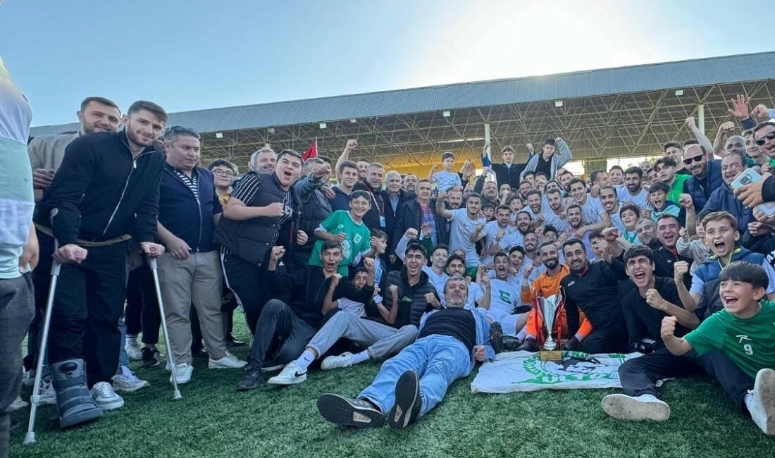 Fenerbahçeli İsmail Yüksek memleketi İznik’te maç izlemeye koltuk değnekleriyle geldi FENERBAHÇE’NİN VE MİLLİ TAKIMIN BAŞARILI FUTBOLCUSU İSMAİL YÜKSEK İZNİKSPOR-İNEGÖL ALANYURT