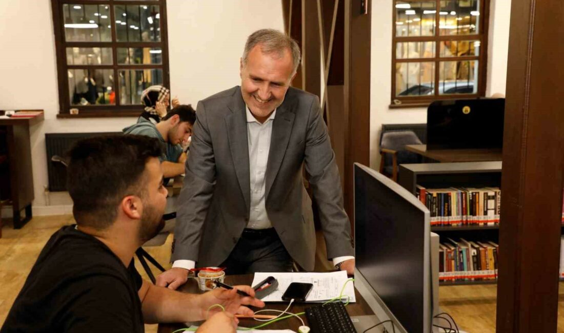 Gençlerin yeni mekanı nöbetçi kitaphane oldu İNEGÖL BELEDİYESİ’NİN KISA SÜRE ÖNCE HİZMETE AÇTIĞI NÖBETÇİ KİTAPHANESİ, İLK