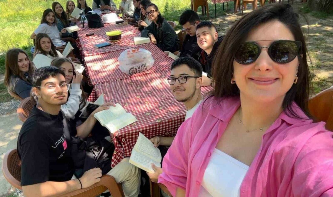 Göl kenarında kitap okudular BURSA'DA LİSE ÖĞRENCİLERİ "KİTAP BENİM-DIŞARIDA OKUMA SAATİ" İLE İZNİK GÖLÜ