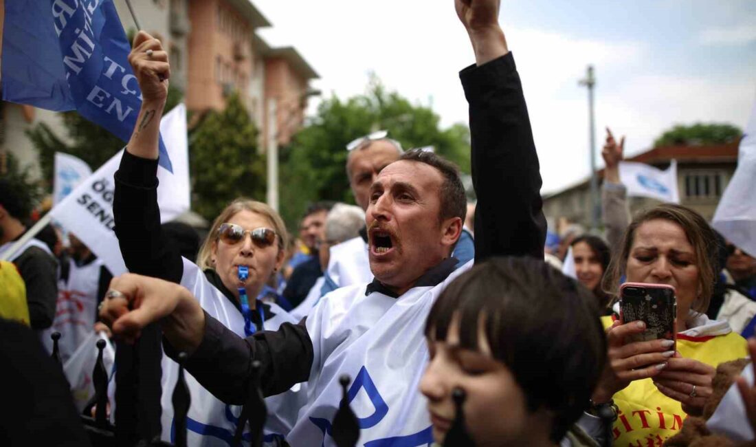 İstanbul’da bir öğretmenin öldürülmesi Bursa’da protesto edildi İSTANBUL’DA ÖZEL BİR LİSENİN MÜDÜRÜ İBRAHİM OKTUGAN’IN ESKİ ÖĞRENCİSİ TARAFINDAN