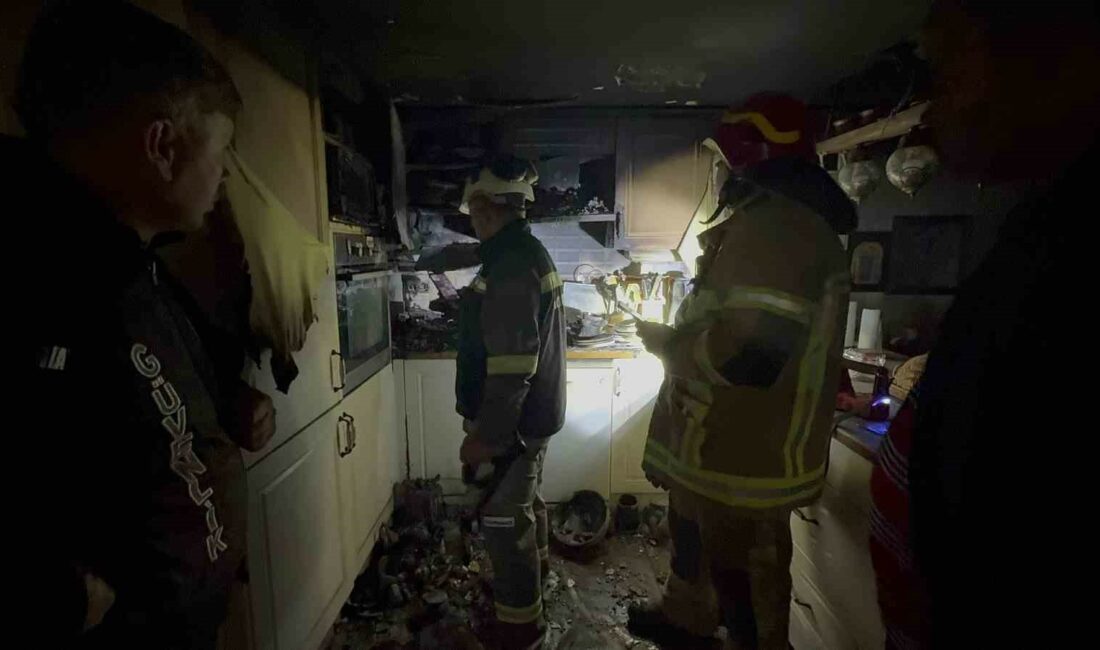 BURSA’DA BİR EVDE ÇIKAN YANGIN İTFAİYE EKİPLERİ TARAFINDAN KISA SÜREDE