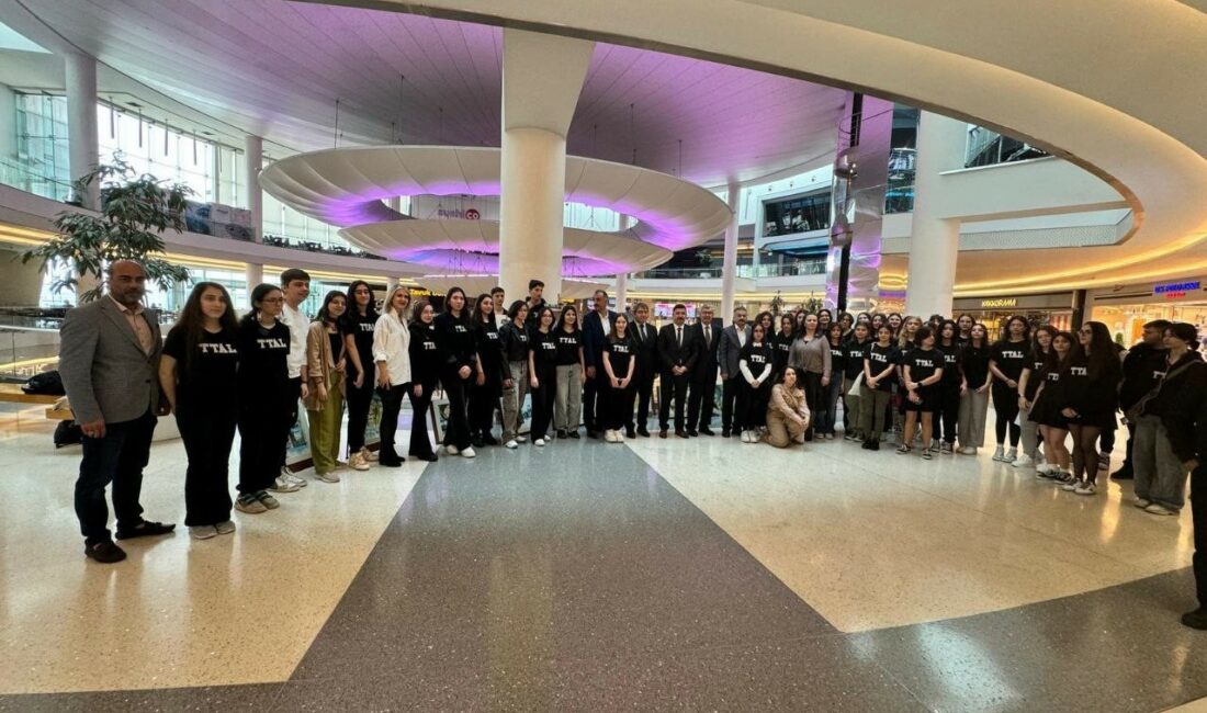 Lise öğrencilerinin sergisi sanatseverlerin beğenisine sunuldu MUDANYA TURHAN TAYAN ANADOLU LİSESİ ÖĞRENCİLERİNİN RENKLİ FIRÇA DARBELERİYLE HAYAT