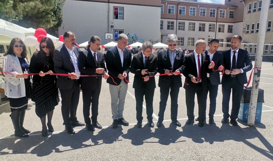 “METEM” Cumhuriyetin 100. yılı Sergisinde Bursa’yı sundu MUDANYA DÖRTÇELİK MESLEKİ VE TEKNİK ANADOLU LİSESİ ÖĞRENCİLERİNİN HAZIRLADIĞI BİLİM