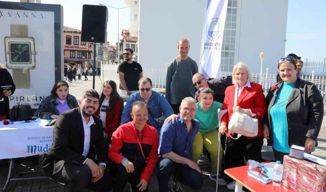 Mudanya’da engelsiz yaşama dikkat çektiler MUDANYA BELEDİYESİ, ENGELLİLER HAFTASI NEDENİYLE ENGELLİLERİN RAHAT İLETİŞİM KURMASINI SAĞLAYAN