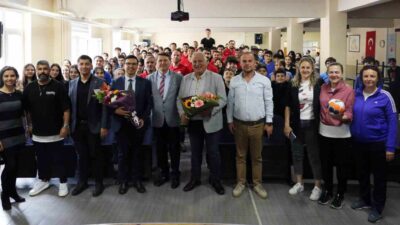 NİLÜFER BELEDİYESPOR HENTBOL TAKIMI, DİLEK ÖZER İLKÖĞRETİM OKULU’NDA DÜZENLENEN KONFERANSTA