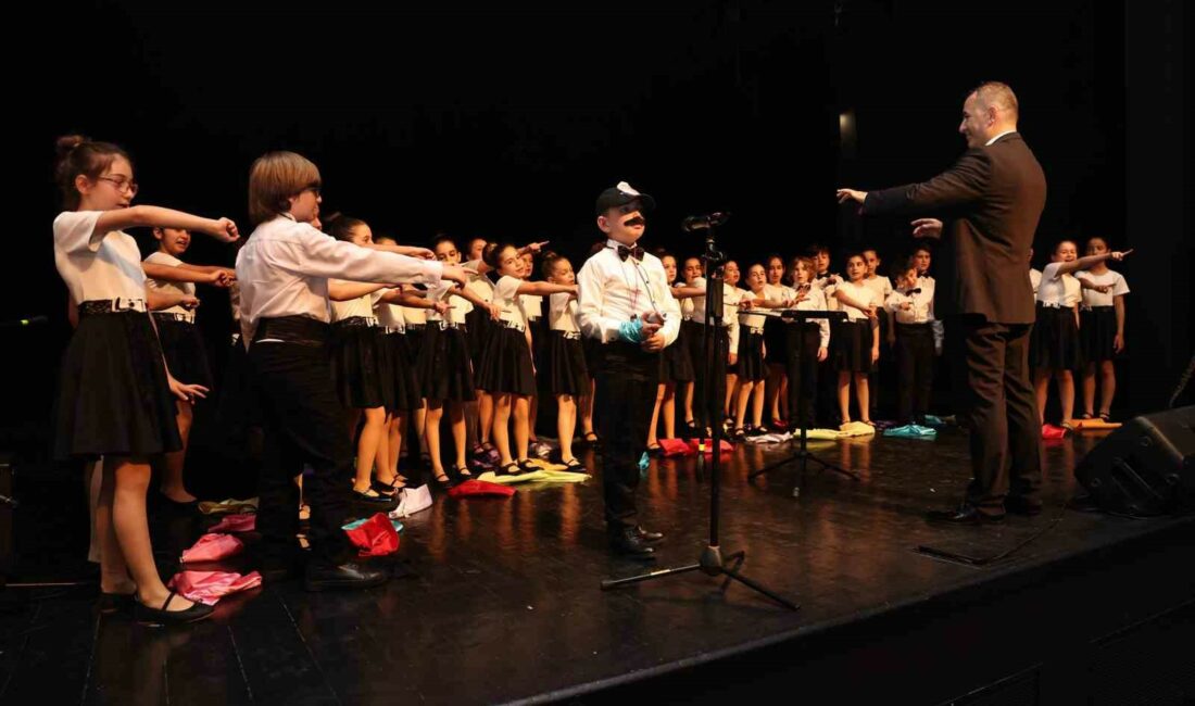 Nilüfer çocuk ve gençlik korosundan muhteşem performans BİR DÖNEMİ DAHA BAŞARIYLA BİTİREN NİLÜFER ÇOCUK KOROSU VE NİLÜFER