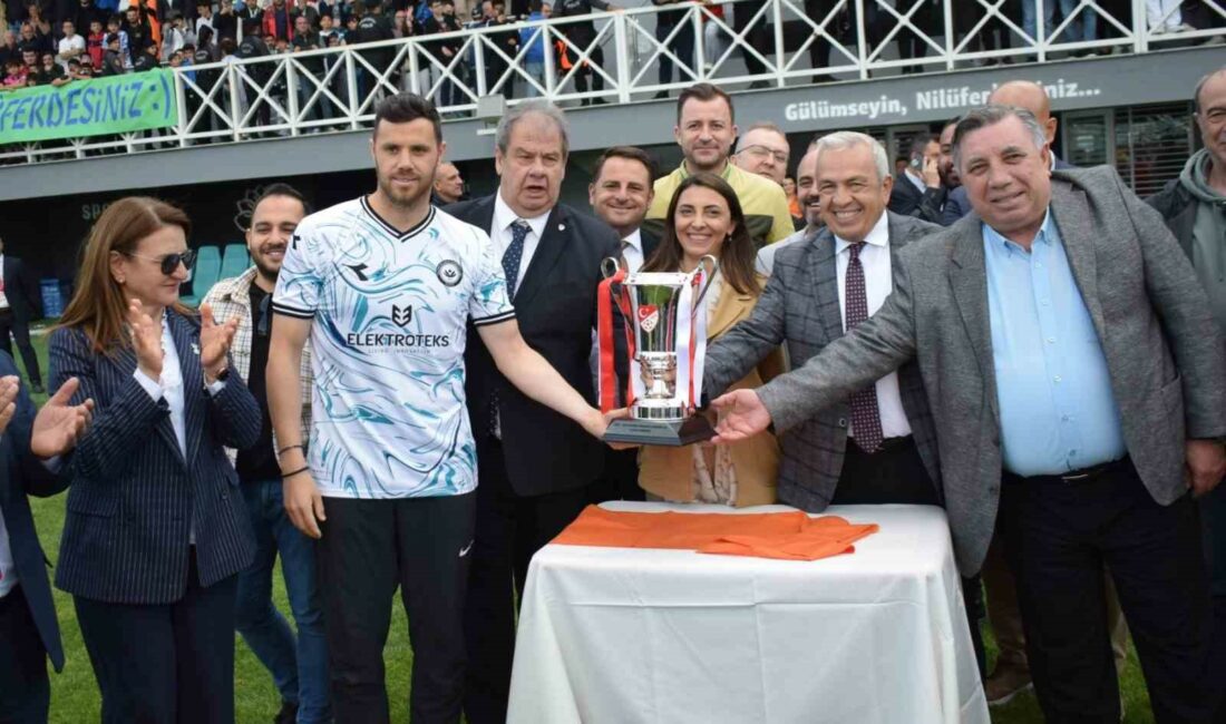 Nilüferli futbolcular şampiyonluk kupasına kavuştu BAL 3. GRUP’TA MÜCADELE EDEN NİLÜFER BELEDİYE FUTBOL SPOR KULÜBÜ