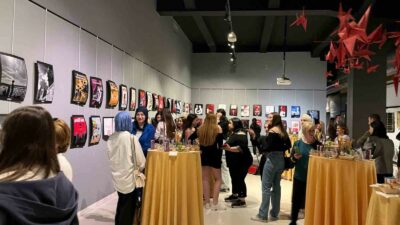 ÖĞRENCİLER, FARKINDALIK OLUŞTURMAK İÇİN YIL SONU SERGİLERİNİ MÜZEDE AÇTI.